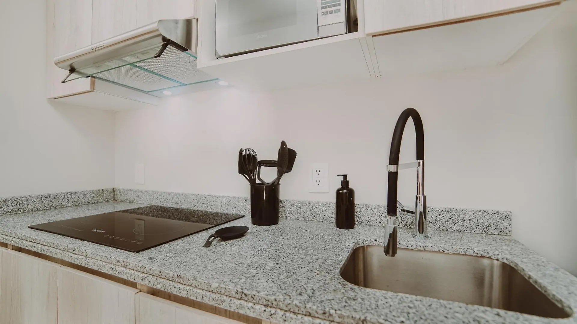 툴룸 2 Story Penthouse La Veleta 4Br 아파트