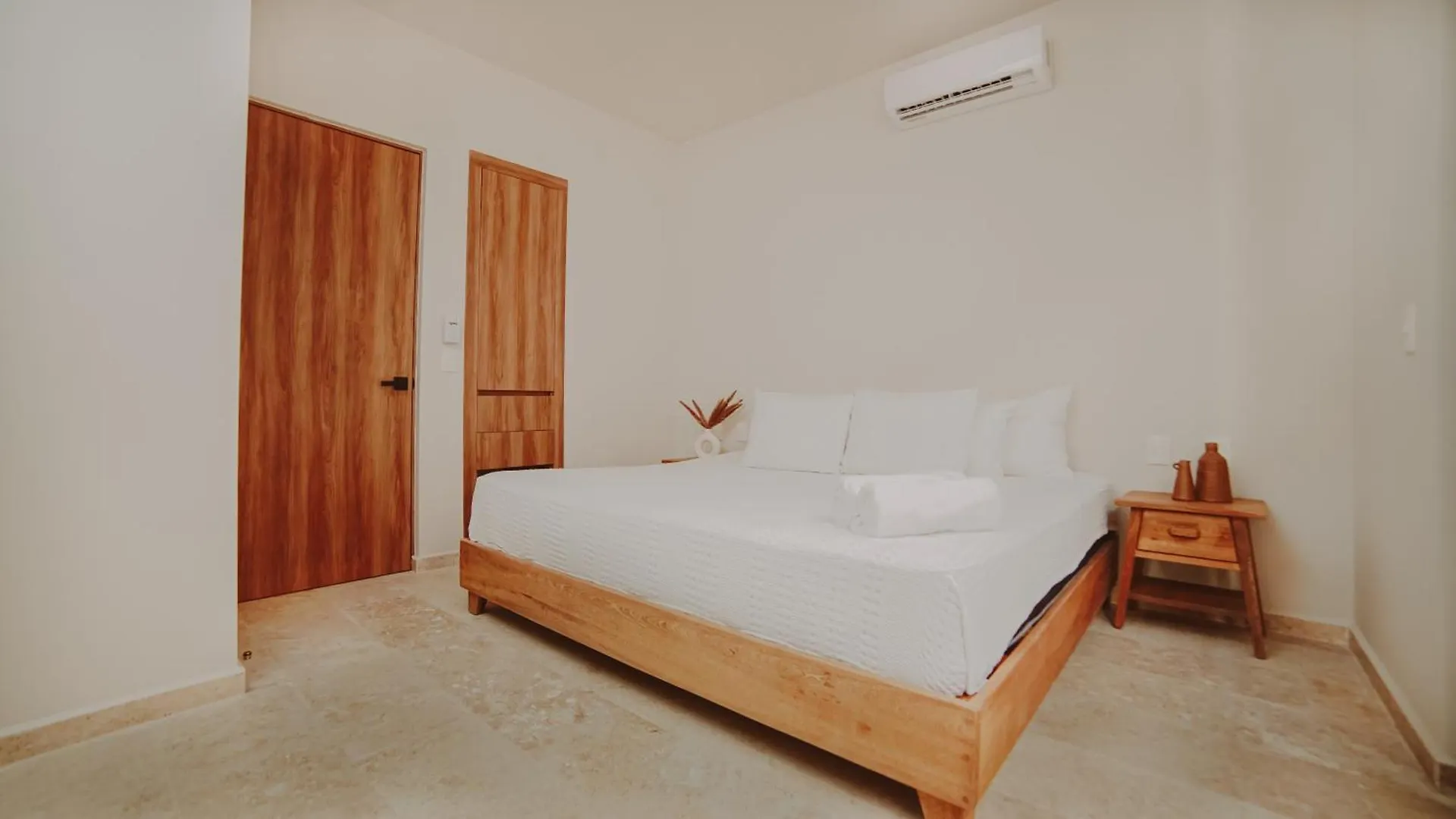 툴룸 2 Story Penthouse La Veleta 4Br 아파트